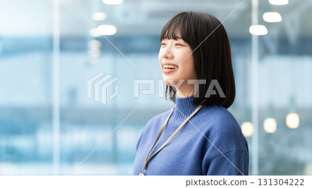 Smiling woman/business woman Smiling woman/business woman 131304222