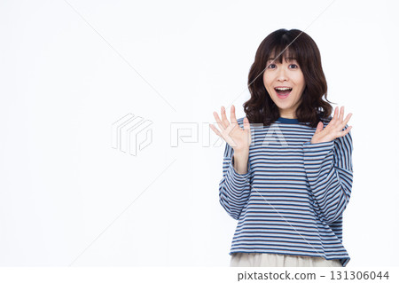 驚訝的女人帶著微笑 131306044