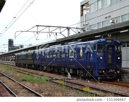 The tourist train "Kawasemi Yamasemi" will stop at Shimonoseki Station as part of a special service. 131306667