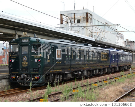 觀光列車「川瀨がますみすみ」將作為特別運行在下關站停靠。 觀光列車「川瀨がますみすみ」將作為特別運行在下關站停靠。 131306668