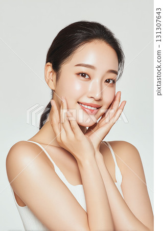 容光煥發的亞洲女性的護膚形象 131307643