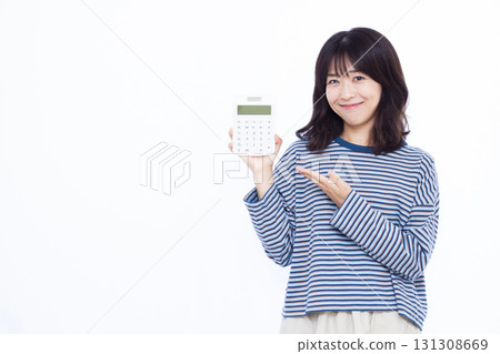 Woman with a calculator 131308669