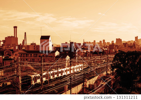 阪神禦影站週邊在黃昏時分被染成紅色 阪神禦影站週邊在黃昏時分被染成紅色 131311211