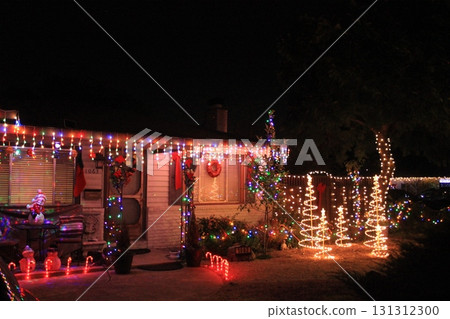 美國加州聖卡洛斯華麗的聖誕燈飾 131312300