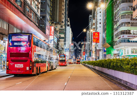 夜晚的香港主要街道彌敦道 131312387