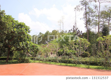 Scenery of the Thien Mu Pagoda in Hue, Vietnam 131312537