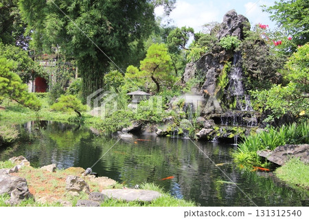 Scenery of the Thien Mu Pagoda in Hue, Vietnam 131312540
