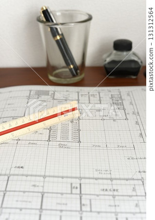 寫設計圖紙的人 131312564