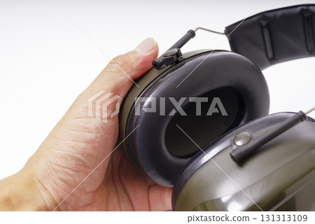 耳罩可保護您的耳朵免受噪音的傷害 131313109