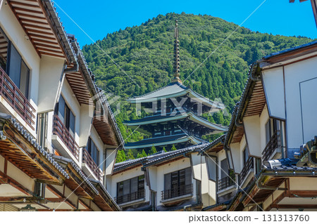 Scenery of the five-story pagoda of Qingdao Temple, Fukui Prefecture 131313760