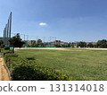 陽光明媚的日子裡的公園廣場 131314018