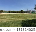 陽光明媚的日子裡的大公園 131314025