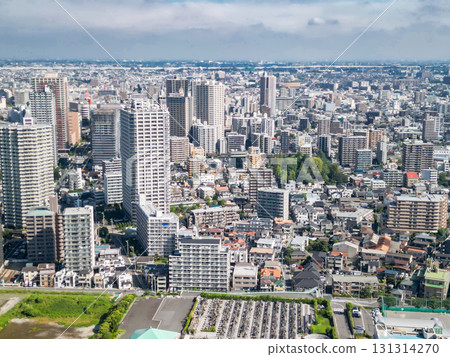 從埼玉縣荒川河床鳥瞰川口市中心 從埼玉縣荒川河床鳥瞰川口市中心 131314270