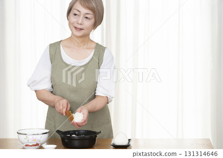 Senior woman making rice balls in the kitchen 131314646