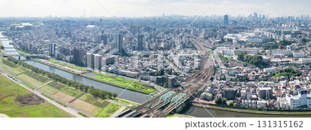 從荒川或赤羽方向俯瞰東京的鳥瞰圖。全景 從荒川或赤羽方向俯瞰東京的鳥瞰圖。全景 131315162