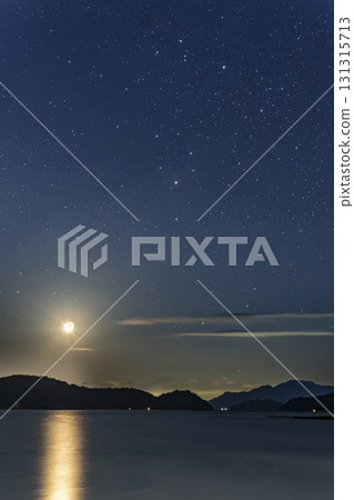 瀨戶內冬日星空：升起的月亮和天蠍座 131315713