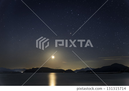 瀨戶內冬日星空：升起的月亮和天蠍座 131315714