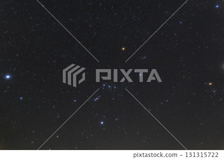 冬天滿天星斗的天空獵戶座 131315722