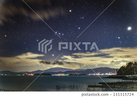 冬季星空：獵戶座向西傾斜 131315724