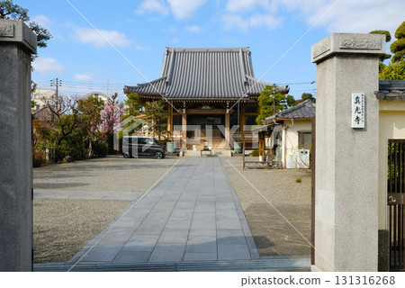 冬日陽光下，真光寺的主殿格外醒目 131316268