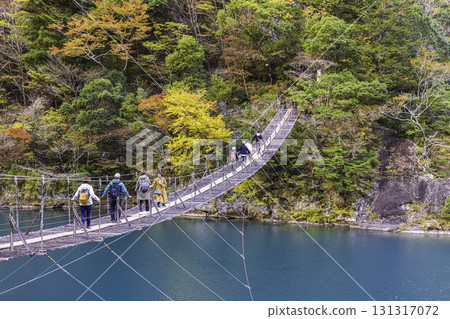 靜岡縣寸又峽夢幻吊橋的秋景 131317072