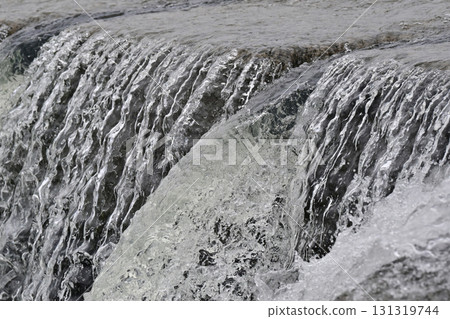 河川洪水和水位上升 131319744