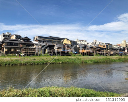 京都鴨川的夏日露台 131319903