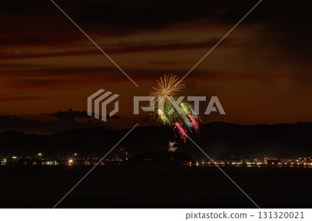 Gamagori Festival, Summer Fireworks Display, and Mikawa Bay as seen from Toyohashi City (Aichi Prefecture) 131320021