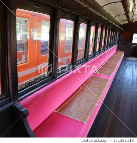 Inside the Ichibata Railway Dehani 50 series car, a travel experience reminiscent of the Showa era Inside the Ichibata Railway Dehani 50 series car, a travel experience reminiscent of the Showa era 131321119