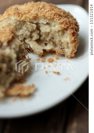 用切半的北海道馬鈴薯製成的蓬鬆可樂餅 用切半的北海道馬鈴薯製成的蓬鬆可樂餅 131321914