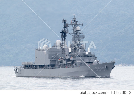 日本海上自衛隊訓練艦「山霧號」正在航行 日本海上自衛隊訓練艦「山霧號」正在航行 131323060