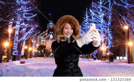 欣賞冬季彩燈雪景的人們 - 札幌的旅遊和生活方式 131323169
