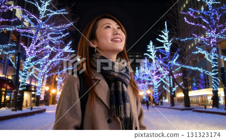 欣賞冬季彩燈雪景的人們 - 札幌的旅遊和生活方式 131323174