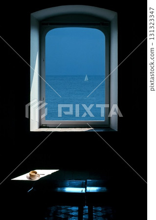 窗框和大海 131323347