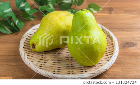 Bartlett (pear) 131324724