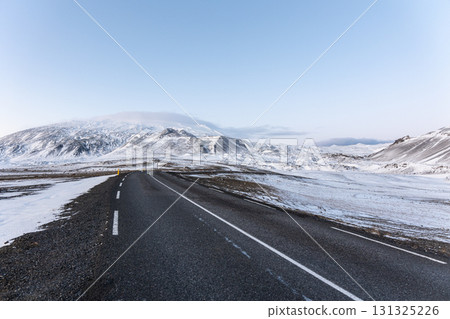 斯奈山半島冬日風光:雪山漁村,冰島壯麗景色 斯奈山半島冬日風光:雪山漁村,冰島壯麗景色 131325226