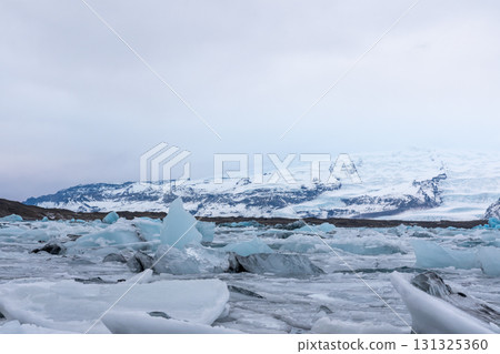 Jokulsarlon Glacier Lagoon Floating Icebergs and Snowscapes Spectacular Scenery in Iceland 131325360