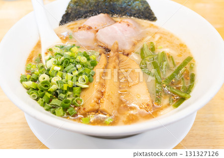 Delicious soy sauce tonkotsu ramen 131327126