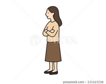 雙臂交叉的女人 131327236