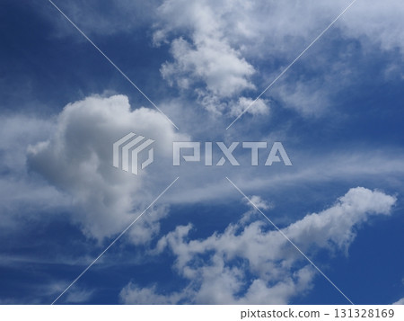 夢幻般的秋天天空 131328169