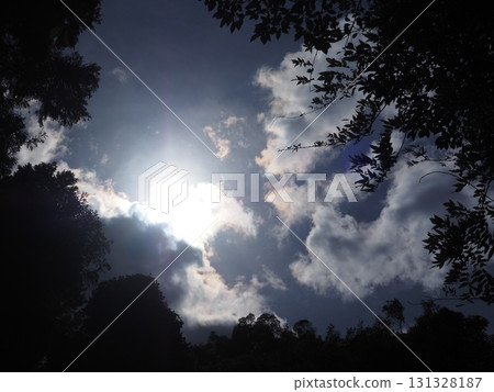 夢幻般的秋天天空 131328187