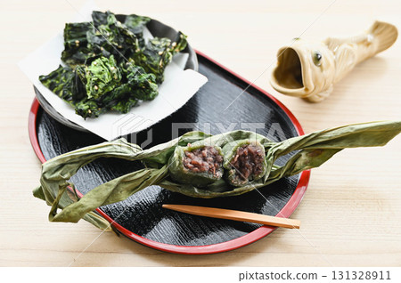 Sasamochi and wakame rice crackers: Niigata specialties Sasamochi and wakame rice crackers: Niigata specialties 131328911