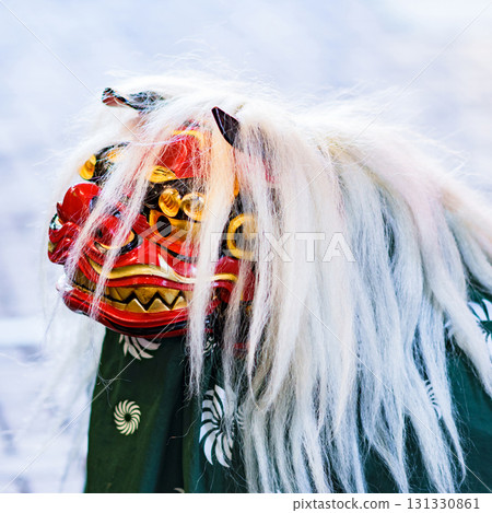 舞獅是吉祥的新年裝飾[日本傳統和新年] 131330861