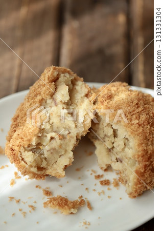 用切半的北海道馬鈴薯製成的蓬鬆可樂餅 131331304