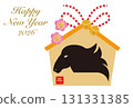 新年賀卡上印有一塊帶有馬頭輪廓的祈願牌 131331385