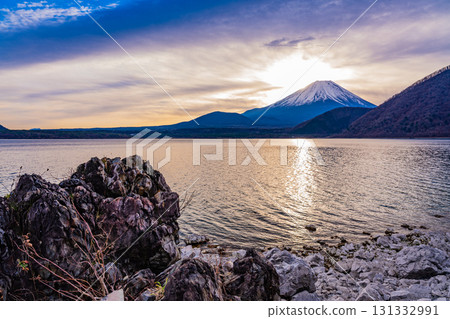 [山梨縣] 從本棲湖畔欣賞富士山日出 131332991