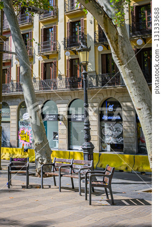 巴塞隆納，晴朗，盛夏，八月，西班牙 131333688