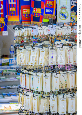 巴塞隆納，晴朗的天空，盛夏，西班牙 131333689