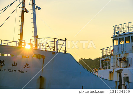 [Roadside Station Marine Dream Nou] Sunrise and the Etsuzan Maru [Itoigawa City] 131334169