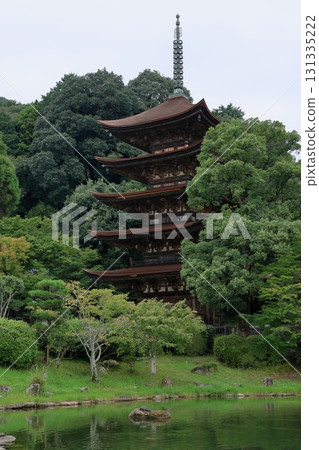 令和年間大規模修繕後的瑠璃光寺五重塔 令和年間大規模修繕後的瑠璃光寺五重塔 131335222